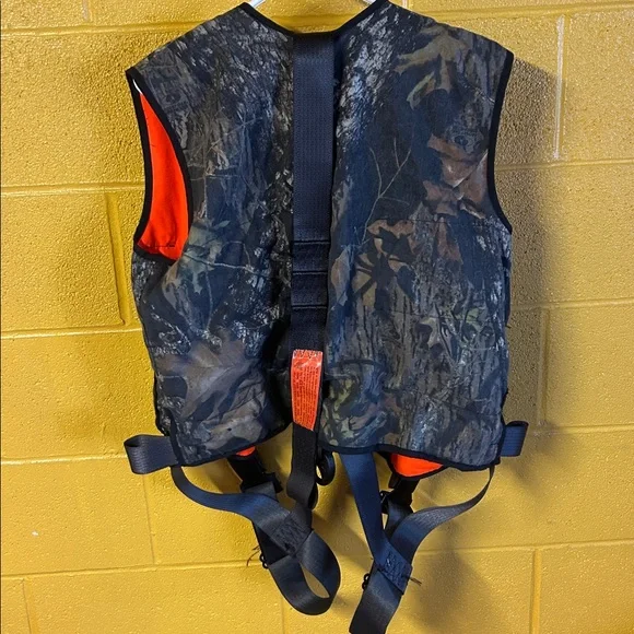 Hunter Safety System tree stand harness - Picture 6 of 11
